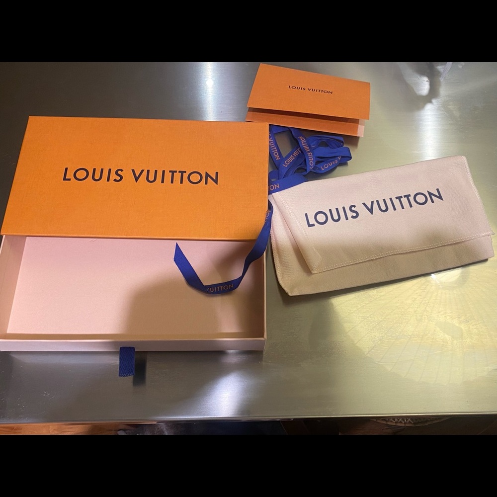 Great mint LV small side box with dust bag card holder and ribbon